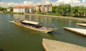 Siebnerin-St.Bruecke-von-K.Dittmann-e1586331910458 CityTour_Regensburger Personenschifffahrt Klinger